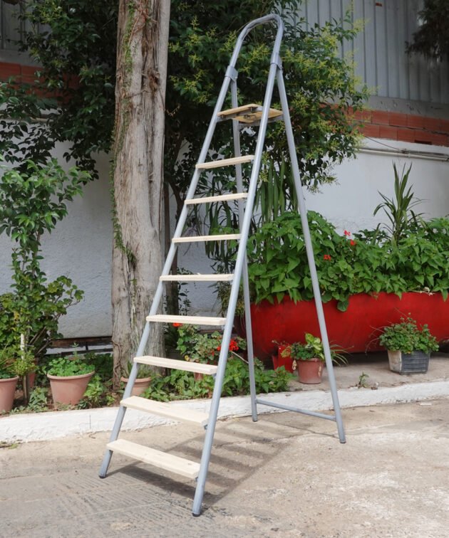 سلم 9 درجات قابل للطي بعدة وضعيات مع تصميم جد مبتكر و متين Echelle 9 Marche Multi-Position Solide Et De Haute Qualité