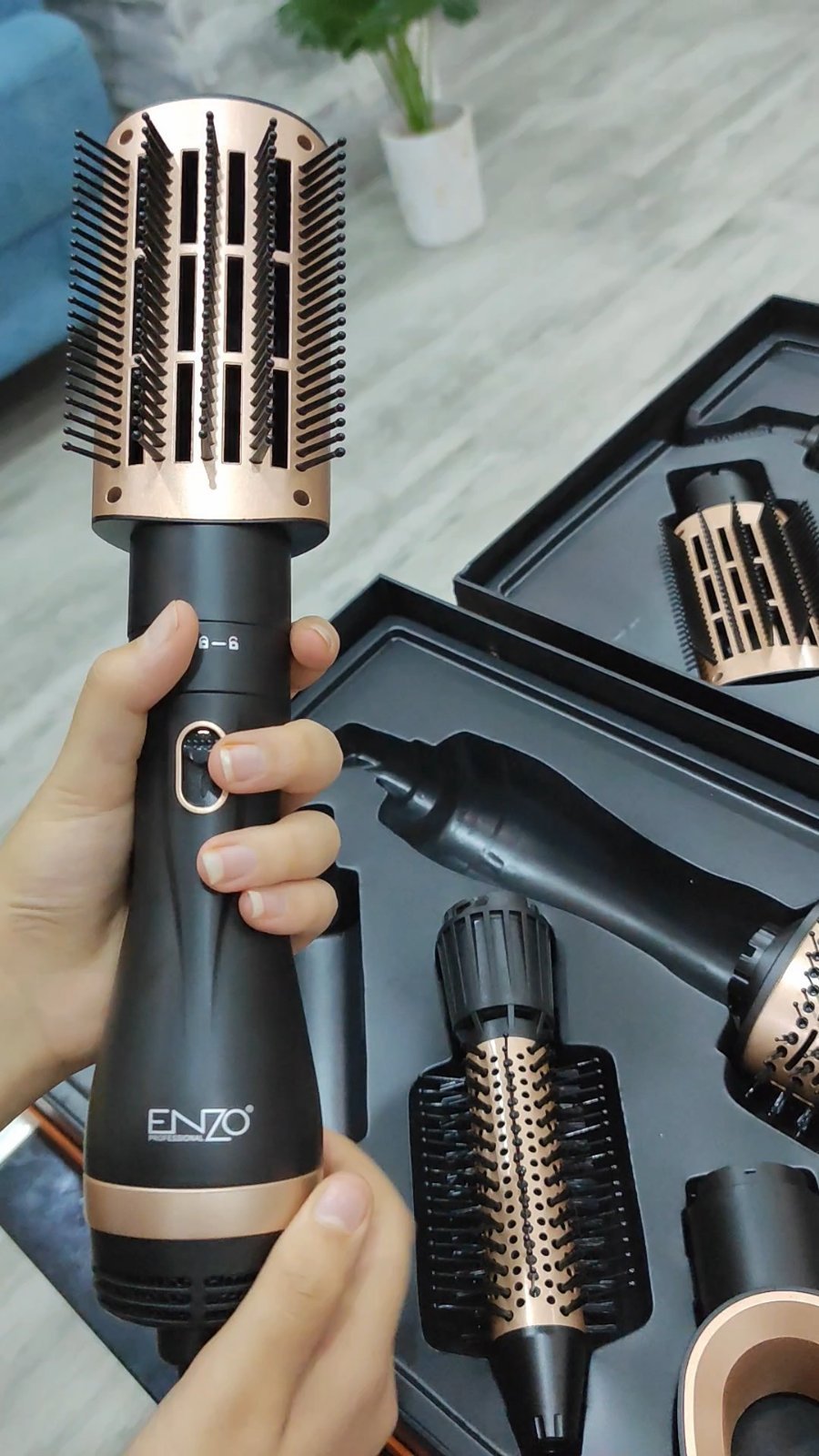 Pack ENZO Sèche-cheveux & Volumateur & Brosse à air chaud 4en1 – Image 4