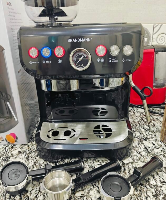 Machine à café 5en1 BRANDMANN 19Bar ( capsules nespresso et dolce gusto + café moulu + cappuccino + moulin à café)