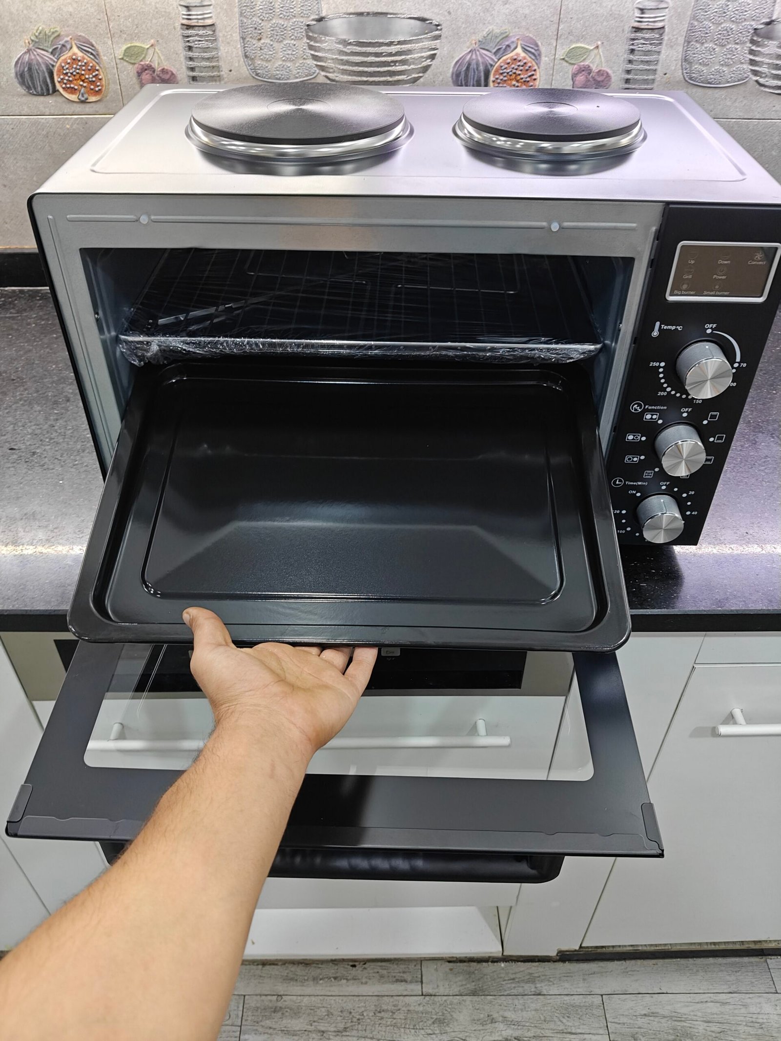 Four électrique CONTINENTAL 45L ventilé avec 2 plaque chauffante et éclairage intérieur et tourne broche – Image 5