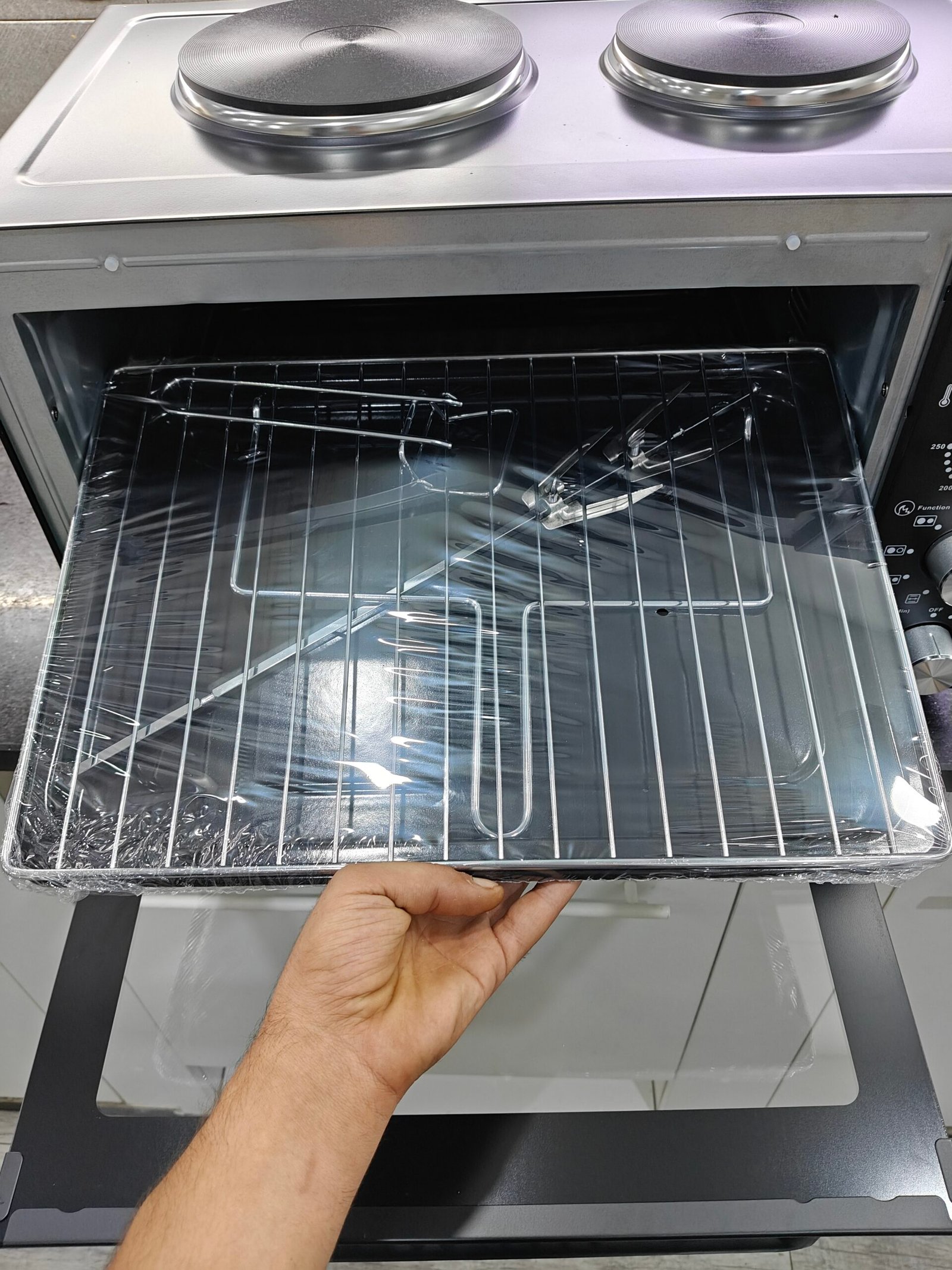 Four électrique CONTINENTAL 45L ventilé avec 2 plaque chauffante et éclairage intérieur et tourne broche – Image 6